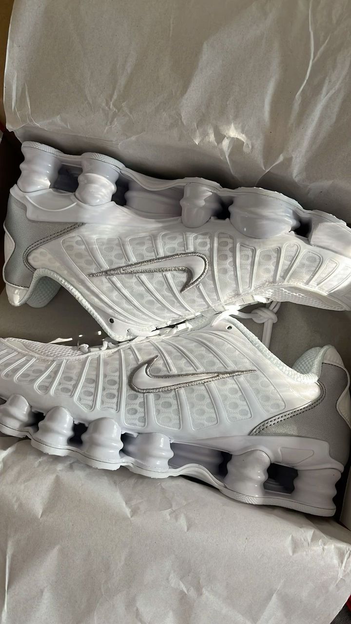 NIKE SHOX