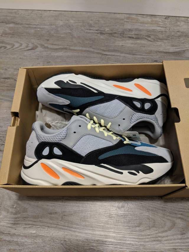 YEZZY 700