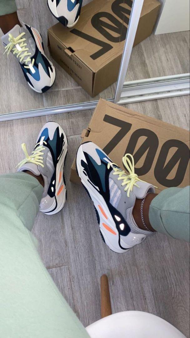 YEZZY 700