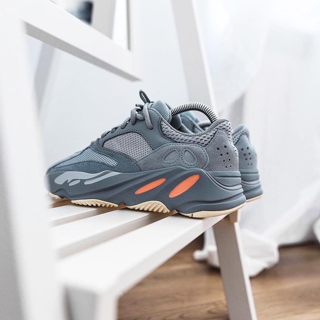 YEZZY 700