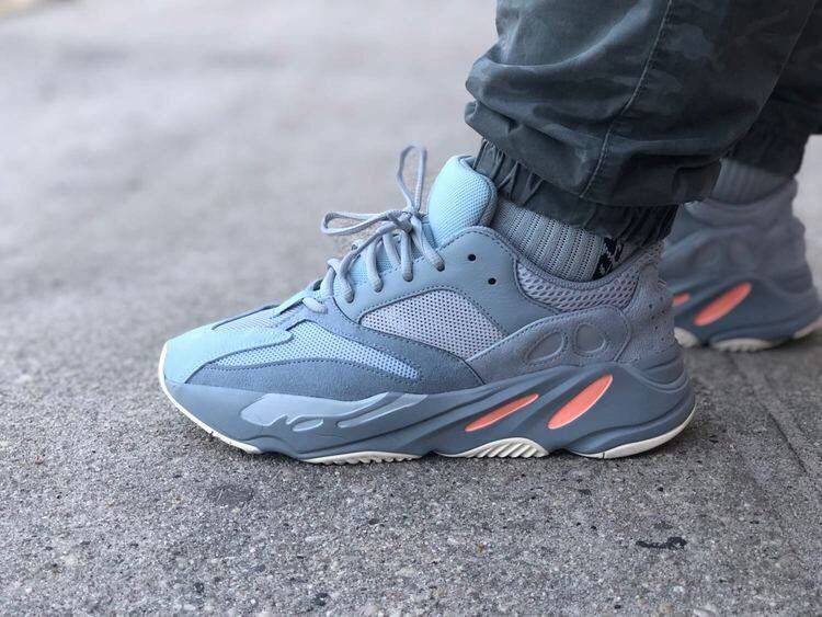 YEZZY 700