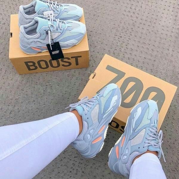 YEZZY 700
