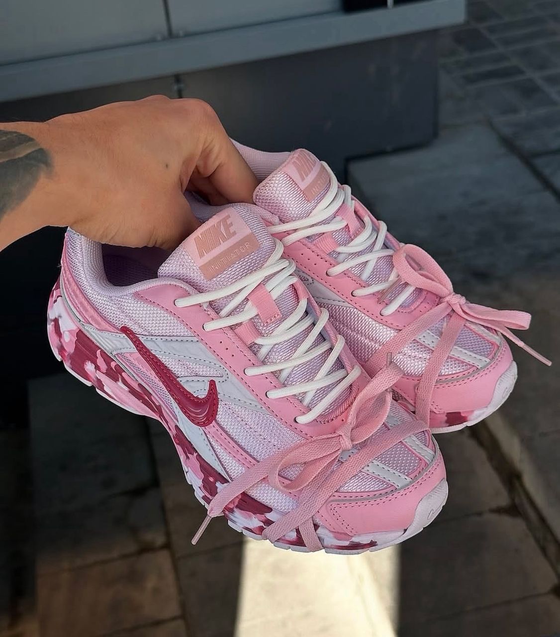 NIKE ROSE