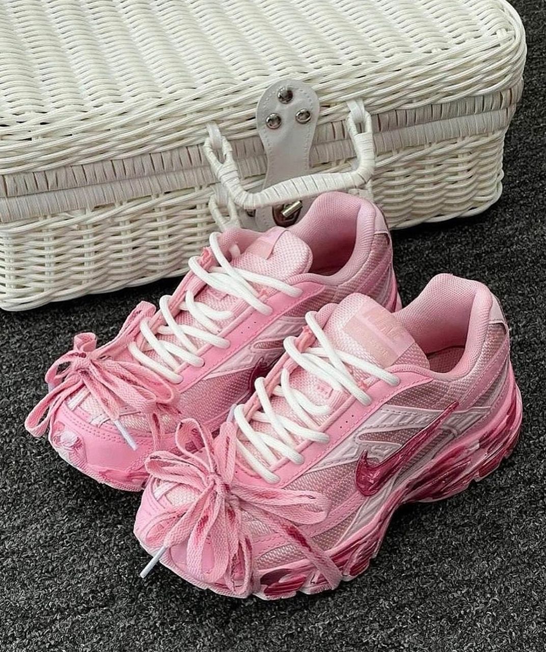 NIKE ROSE