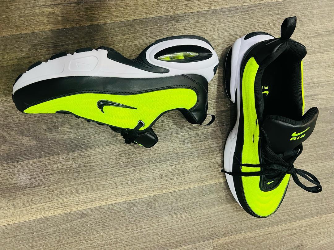 NIKE AIR