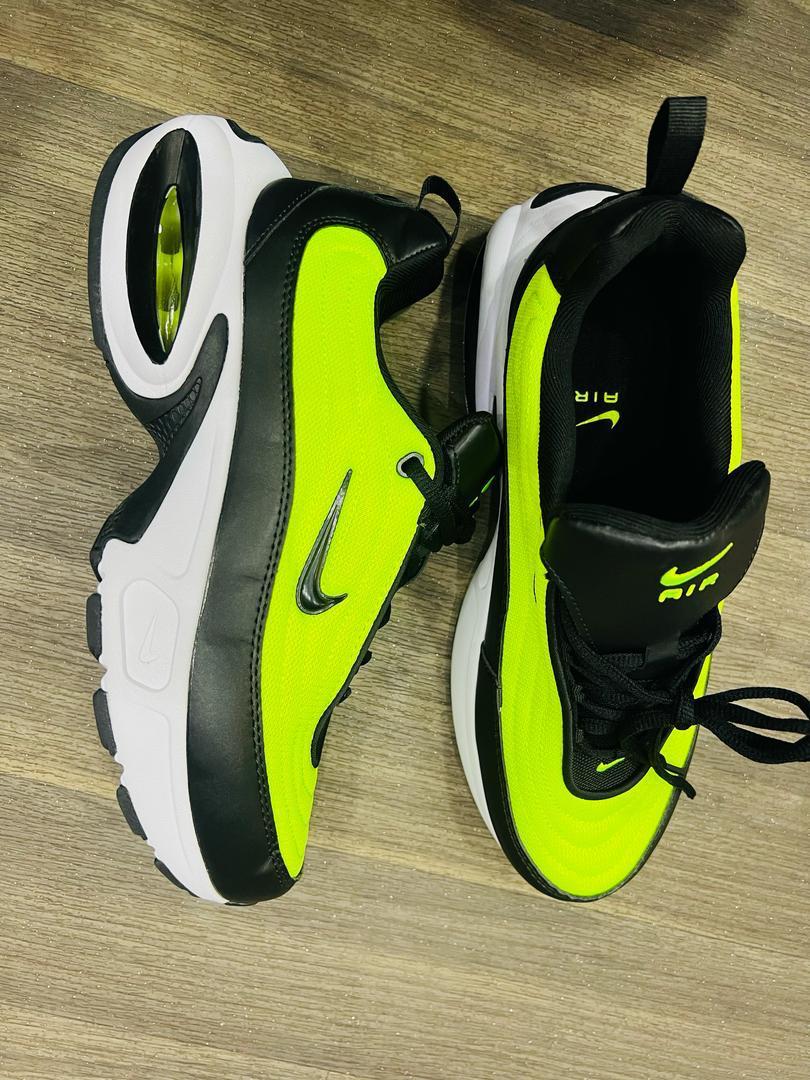 NIKE AIR