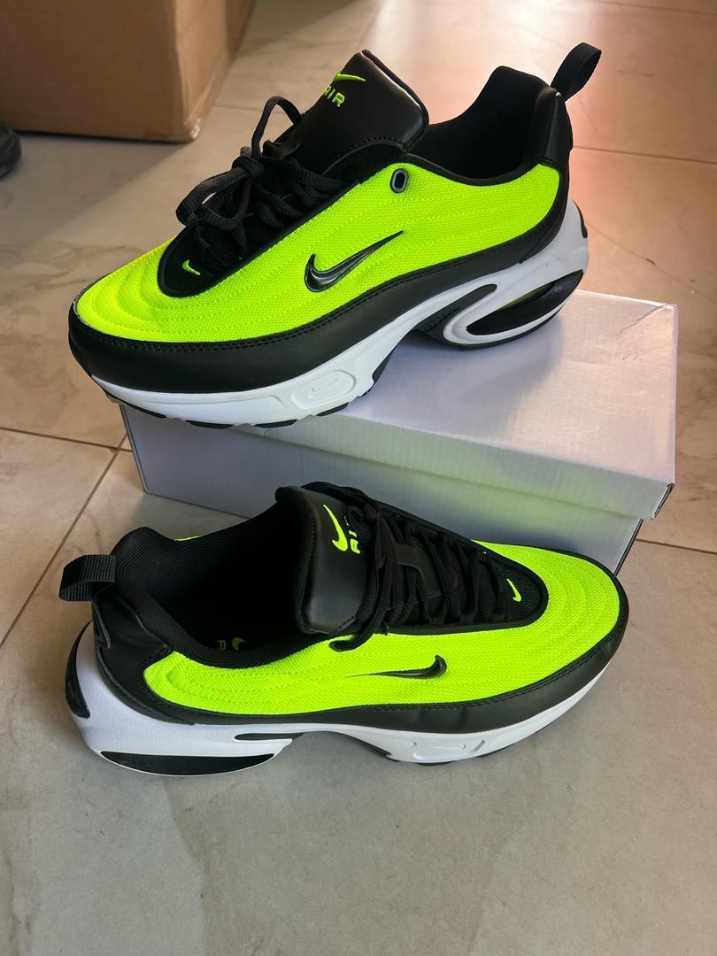 NIKE AIR