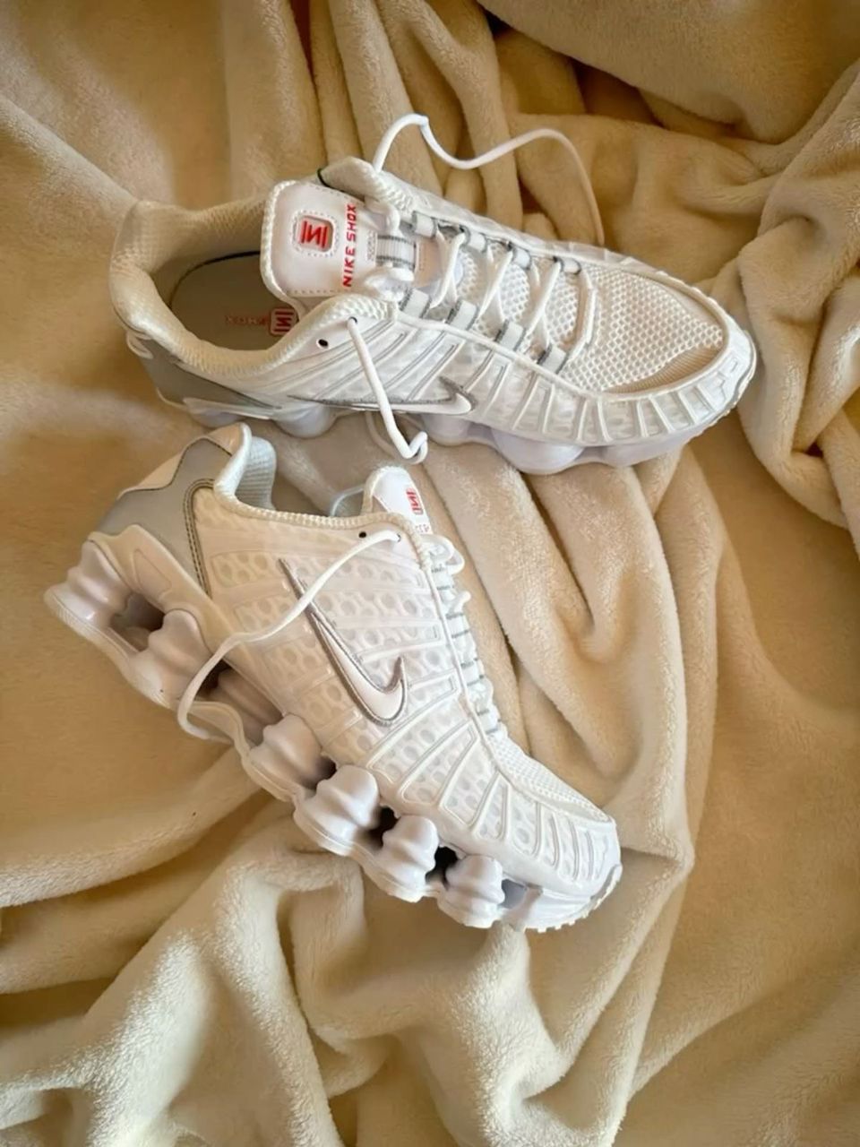 NIKE SHOX