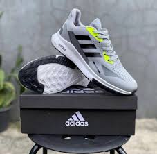 TREUNING ADIDAS