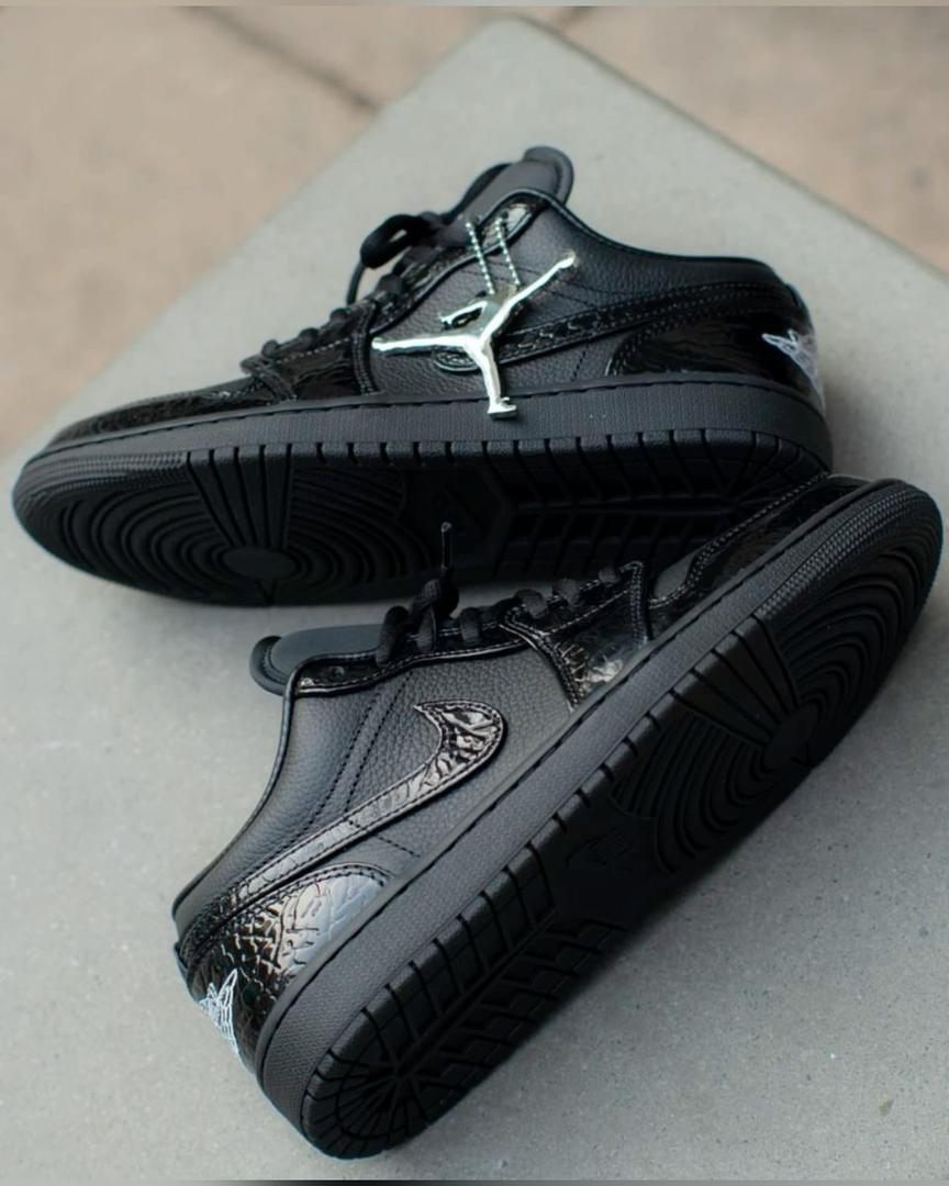 NIKE JORDAN HUILE