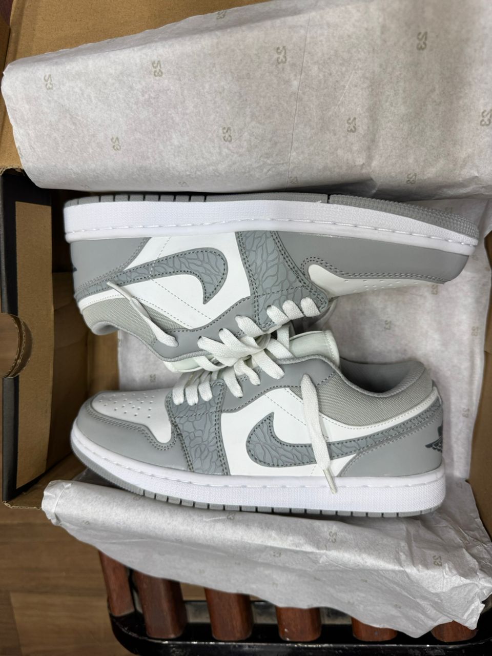 AIR JORDAN GRIS
