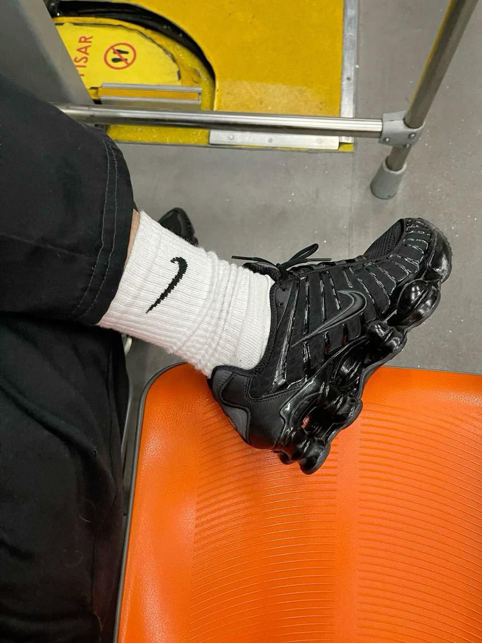 NIKE SHOX