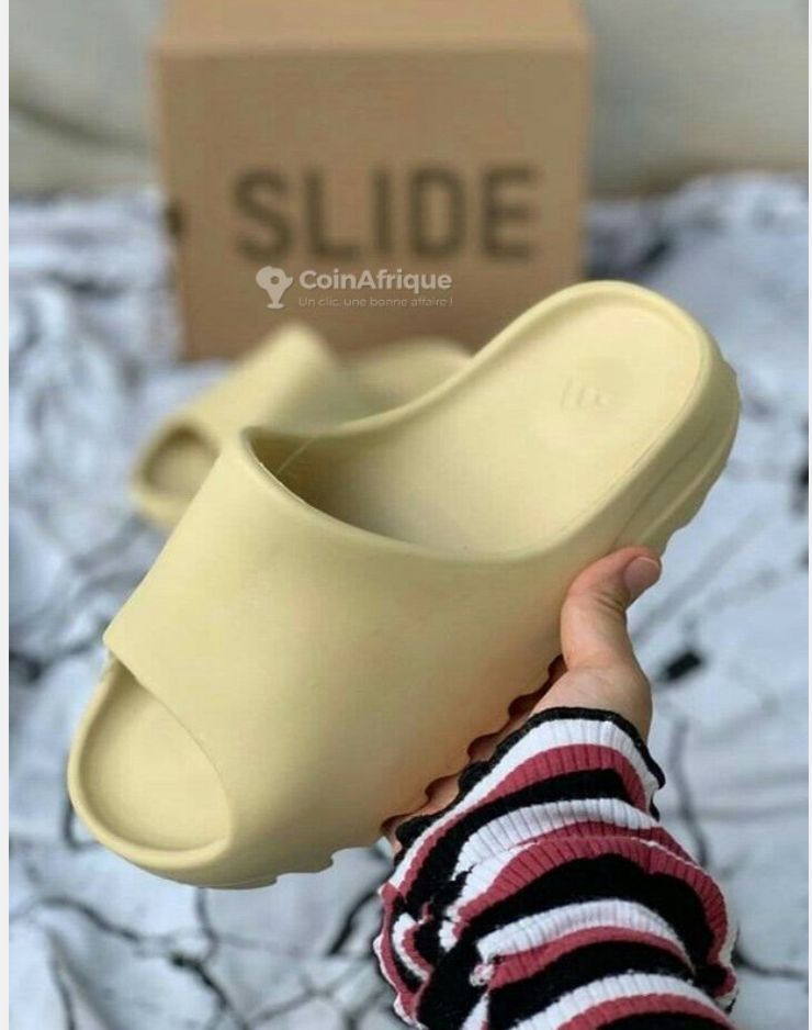 SANDALES YEZZY