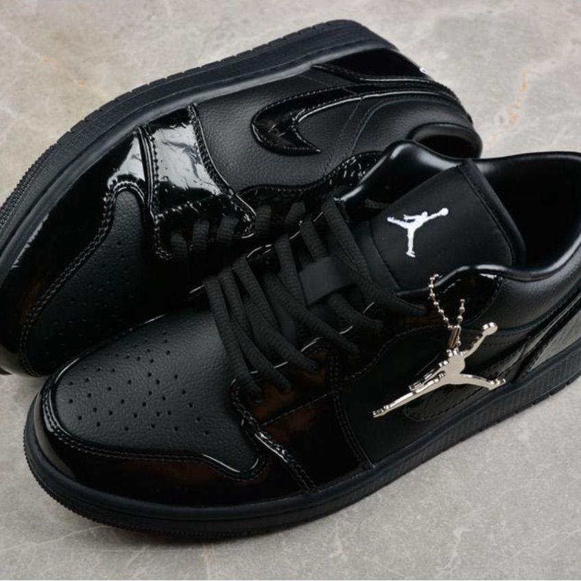 NIKE JORDAN HUILE